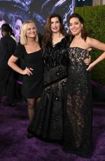 AMY POEHLER at Agatha All Along Premiere at El Capitan Theatre in Los Angeles 09/16/2024