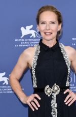 AMY RYAN at Wolfs Photocall at 81st Venice International Film Festival 09/01/2024