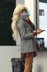 BLONDIE BENNETT Leaves a Dentist in Beverly Hills 09/12/2024
