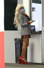 BLONDIE BENNETT Leaves a Dentist in Beverly Hills 09/12/2024