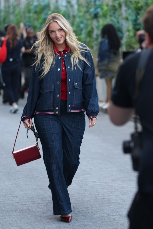 CAMILLE KOSTEK Arrives at Tommy Hilfiger Fsahion Show in New York 09/08/2024