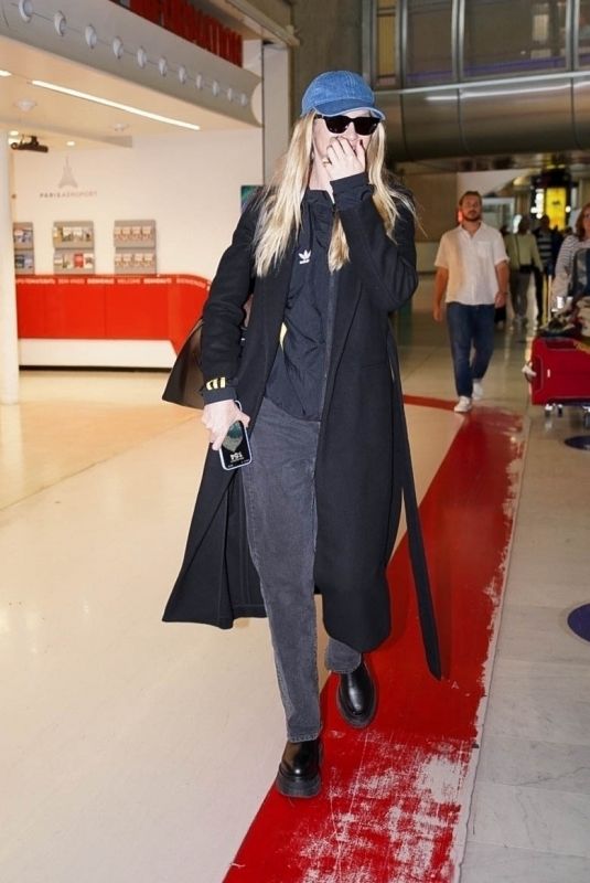 CANDICE SWANEPOEL Arrives at CDG Airport in Paris 09/22/2024
