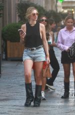 CHIARA FERRAGNI in Denim Shorts Out on Via della Spiga in Milan 09/03/2024
