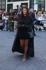 CHLOE FLOWER Arrives at Tommy Hilfiger Fsahion Show in New York 09/08/2024