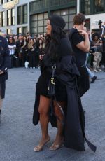 CHLOE FLOWER Arrives at Tommy Hilfiger Fsahion Show in New York 09/08/2024