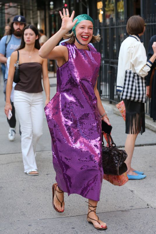 CHLOE KING Arrives at Colina Strada Fashion Show at NYFW in New York 09/06/2024