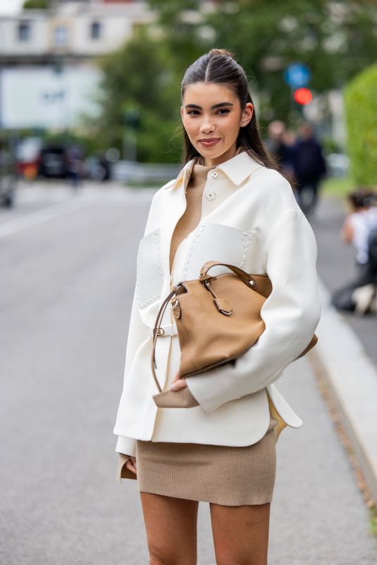 CINDY MELLO Arrives at Fendi Fashion Show in Milan 09/17/2024