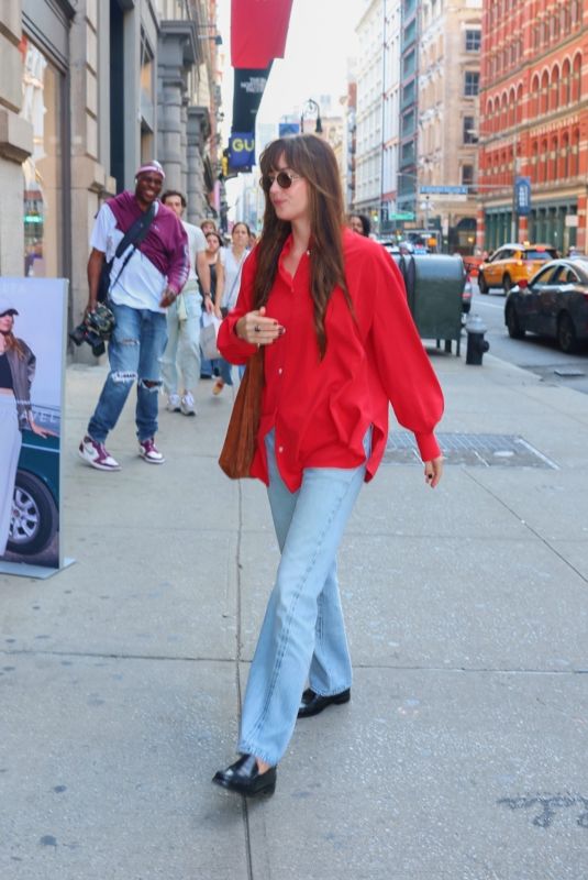 DAKOTA JOHNSON Arrives at Her Hotel in New York 09/05/2024