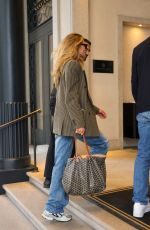 DOUTZEN KROES Arrives at Her Hotel in Milan 09/16/2024
