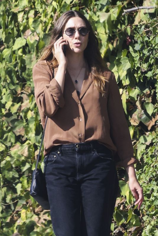 ELIZABETH OLSEN  Arrives at All Time Restaurant in Los Angeles 09/12/2024