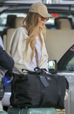 ELLE MACPHERSON Leaves Australia 09/10/2024