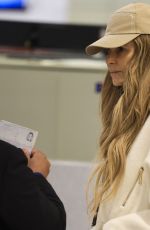 ELLE MACPHERSON Leaves Australia 09/10/2024
