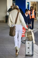 ELLE MACPHERSON Leaves Australia 09/10/2024
