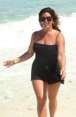 EMILY SIMPSON Poses on the Beach in Cancun 09/01/2024