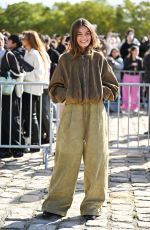 EMMA MACKEY Arrives at Loewe Spring-Summer 2025 Show at Paris Fashion Week 09/27/2024
