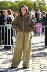 EMMA MACKEY Arrives at Loewe Spring-Summer 2025 Show at Paris Fashion Week 09/27/2024