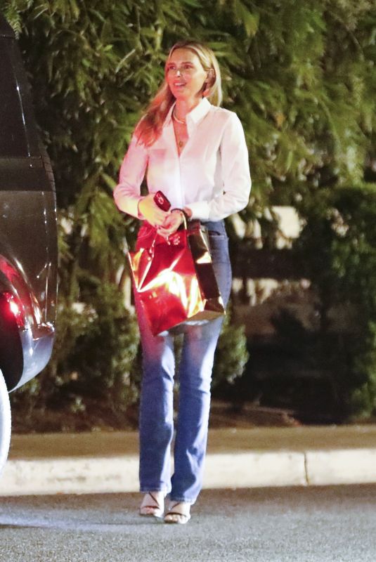 ERIN FOSTER Arrives at San Vicente Bungalows in West Hollywood 09/07/2024