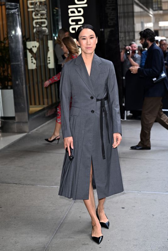 EVA CHEN Arrives at Carolina Herrera Spring 2024 Fashion Show at New York Fashion Week 09/09/2024