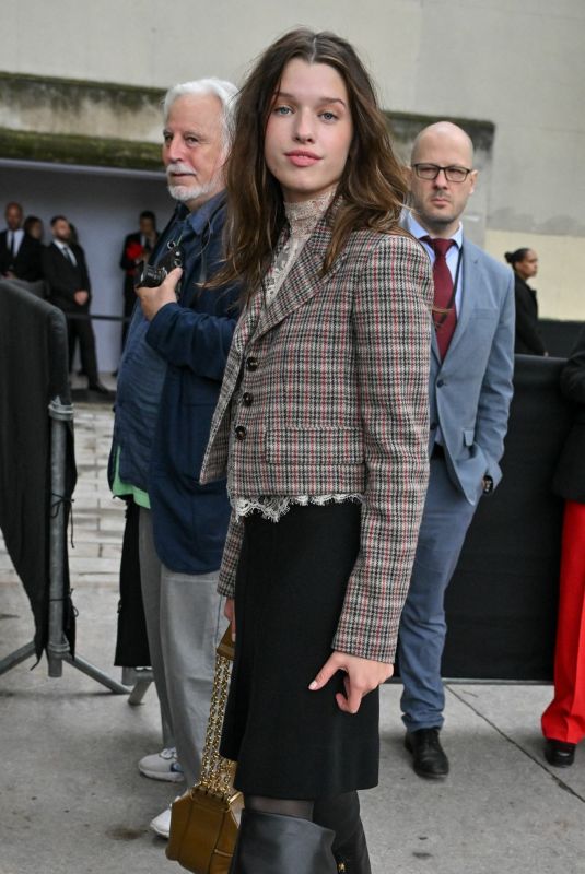 EVER ANDERSON Arrives at Chloe Show at Paris Fashion Week in Paris 09/26/2024