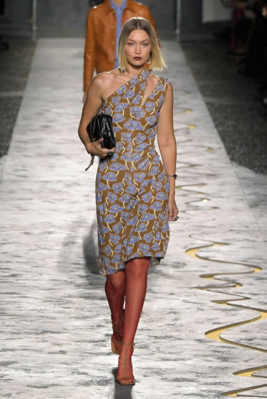 GIGI HADID at Versace Fashion Show at Milan Womenswear Spring/Summer 2025 Week 09/20/2024