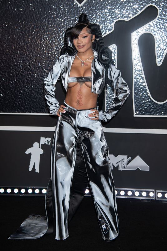 GLORILLA at 2024 MTV Video Music Awards in New York 09/11/2024