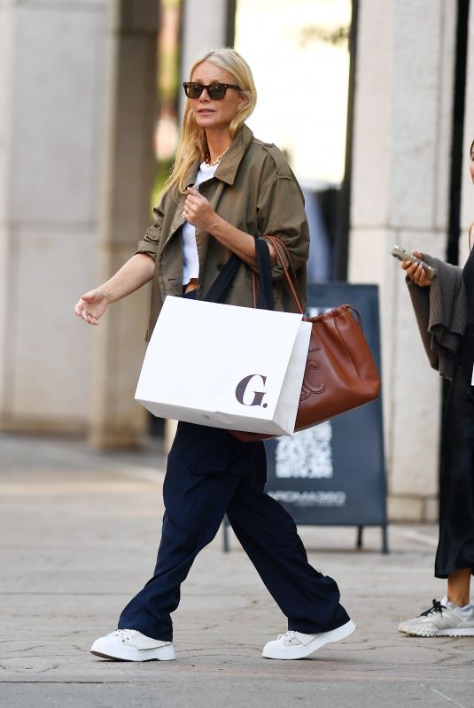GWYNETH PALTROW Leaves Goop After a Shopping Trip in New Yotk 09/09/2024