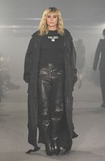 HEIDI KLUM Walks Vetements Runway Show at Paris Fashion Week 09/27/2024