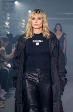 HEIDI KLUM Walks Vetements Runway Show at Paris Fashion Week 09/27/2024