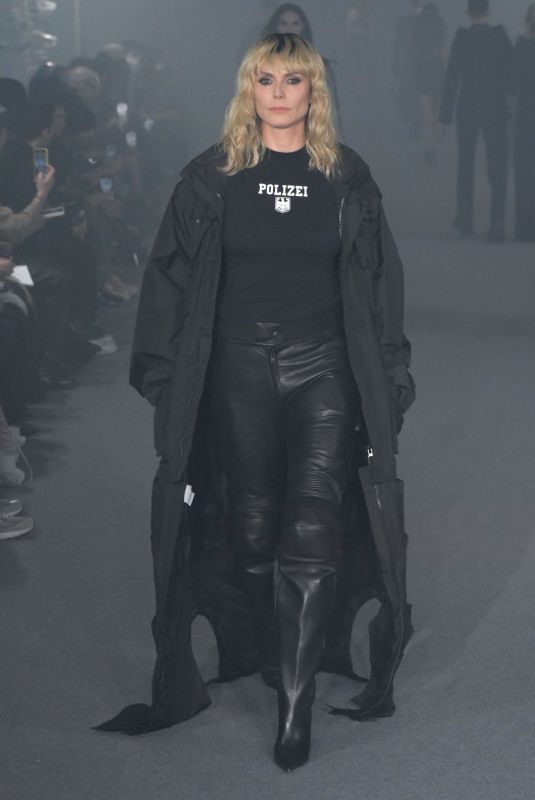 HEIDI KLUM Walks Vetements Runway Show at Paris Fashion Week 09/27/2024