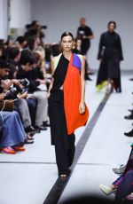 IRINA SHAYK Walks Runway at Missoni Fashion Show at Milan Fashion Week 09/20/2024