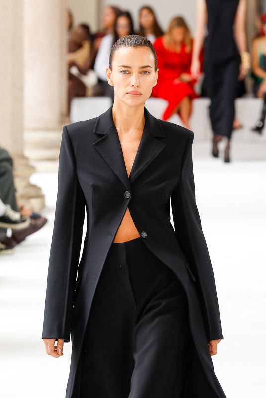 IRINA SHAYK Walks Runway at Sportmax Fashion Show at Milan Fashion Week 09/20/2024