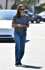 JENNIFER GARNER Out for Lunch at Brentwood Country Mart 09/05/2024