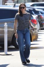 JENNIFER GARNER Out for Lunch at Brentwood Country Mart 09/05/2024