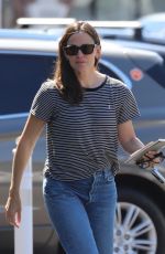 JENNIFER GARNER Out for Lunch at Brentwood Country Mart 09/05/2024