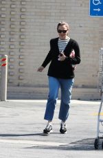 JENNIFER GARNER Out fot Grocery Shopping in Brentwood 09/29/2024