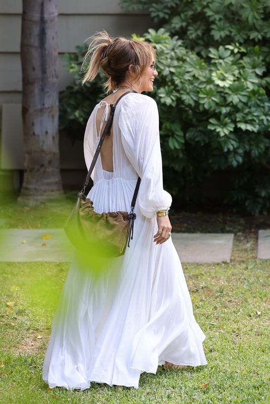 JENNIFER LOPEZ Arrives at a Friend