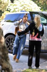 JENNIFER LOPEZ Arrives at Her Friend