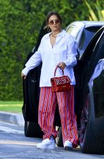 JESSICA ALBA Take Kids to a Friend