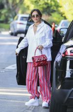 JESSICA ALBA Take Kids to a Friend