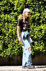JESSICA HART OUt for Lunch in Los Angeles 09/29/2024