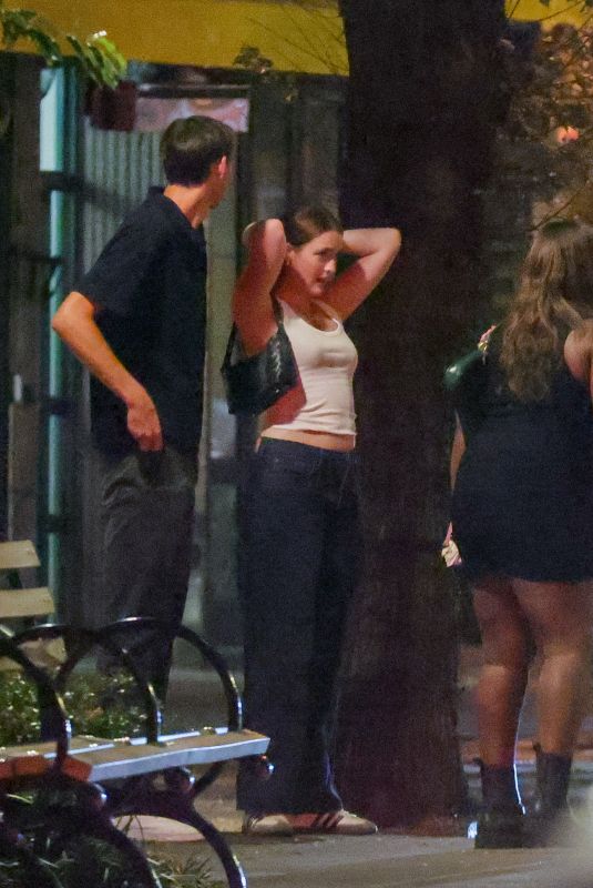 JULIANNE MOORE and Bart Freundlich Out and About in New York 09/14/2024