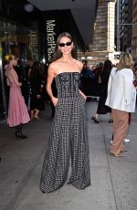 KARLIE KLOSS Arrives at Carolina Herrera Spring 2024 Fashion Show at New York Fashion Week 09/09/2024