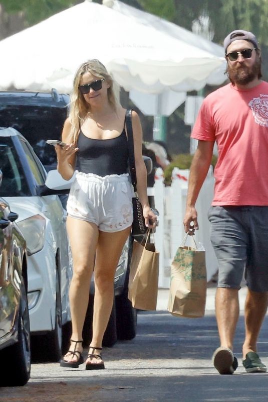 KATE HUDSON and Danny Fujikawa Leaves Grocery Store in Los Angeles 09/04/2024