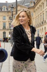 KATE MOSS Walked to Her Taxi at Paris Fashion Week 09/24/2024