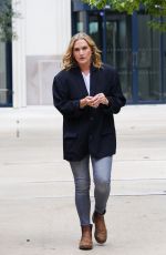 KATE WINSLET Leaves Filming a Segment for TV SHow C a vous in Paris 09/09/2024