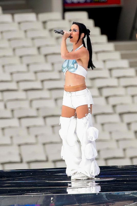 KATY PERRY Rehearsing for Her Performance at AFL Grand Final in Melbourne 09/25/2024