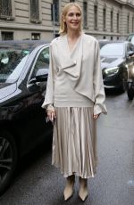 KELLY RUTHERFORD Arrives at Del Core Fashion Show at Milan Fashion Week 09/18/2024