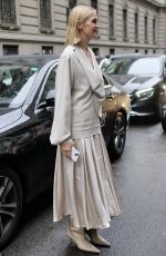 KELLY RUTHERFORD Arrives at Del Core Fashion Show at Milan Fashion Week 09/18/2024