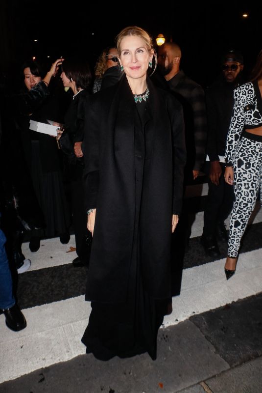 KELLY RUTHERFORD Arrives at Messika Show at Paris Fashion Week 09/26/2024