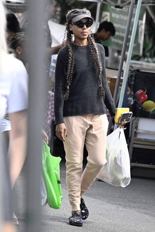 KERRY WASHINGTON Out Shopping at Farmers Market in Beverly Hills 09/15/2024